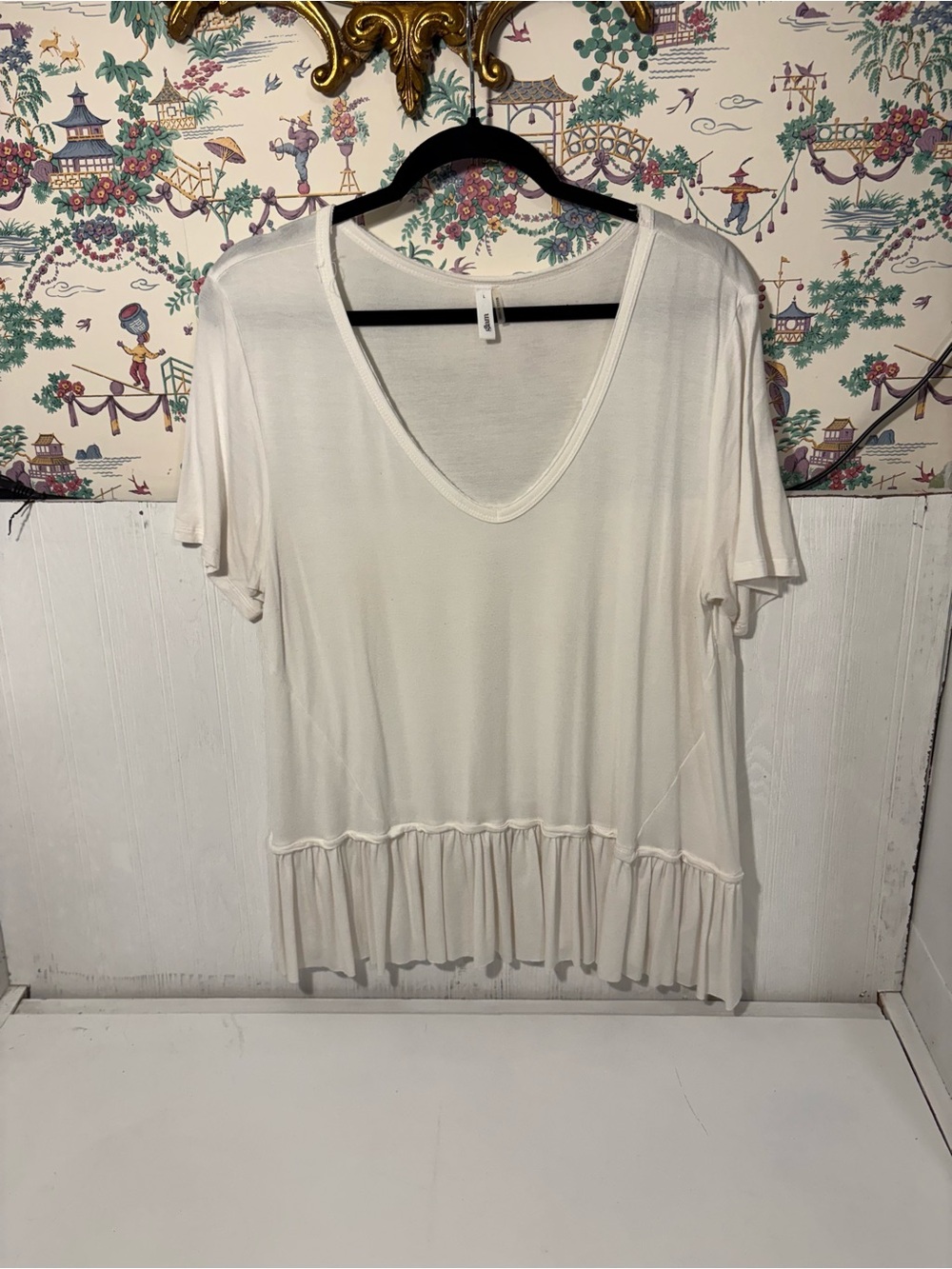 glam White V-Neck Ruffle Hem Short Sleeve Tunic